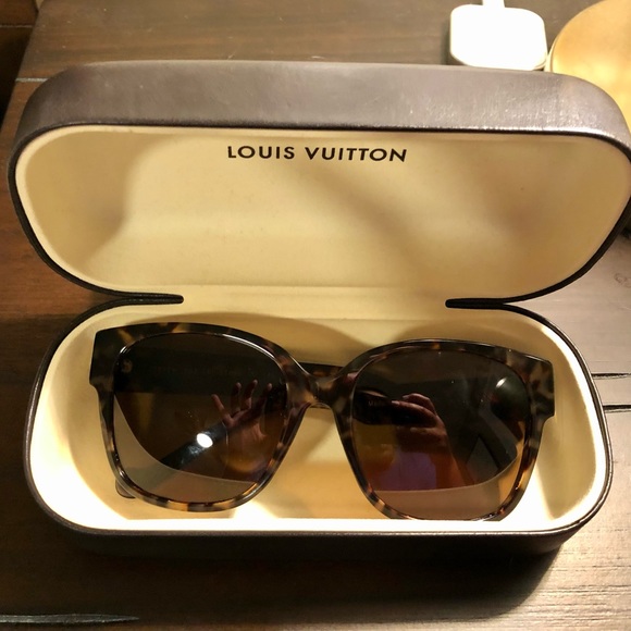 Louis Vuitton Sunglasses - Picture 2 of 7